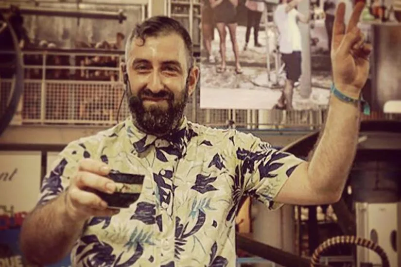 ΑΝΔΡΕΑΣ ΓΙΑΠΡΑΚΑΣ andreas giaprakas behind the bar the likker
