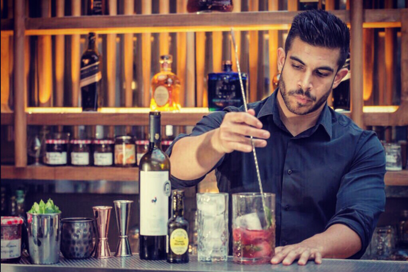Αλέξανδρος Τσελέπης ΑΛΕΞΑΝΔΡΟΣ ΤΣΕΛΕΠΗΣ Behind the Bar thelikker the likker