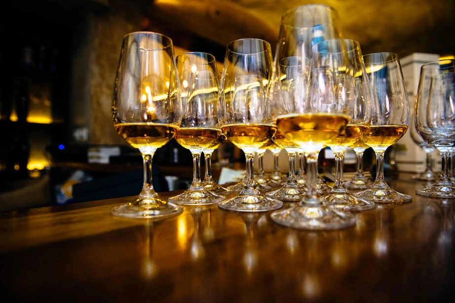 whiskey resort costa navarino tasting