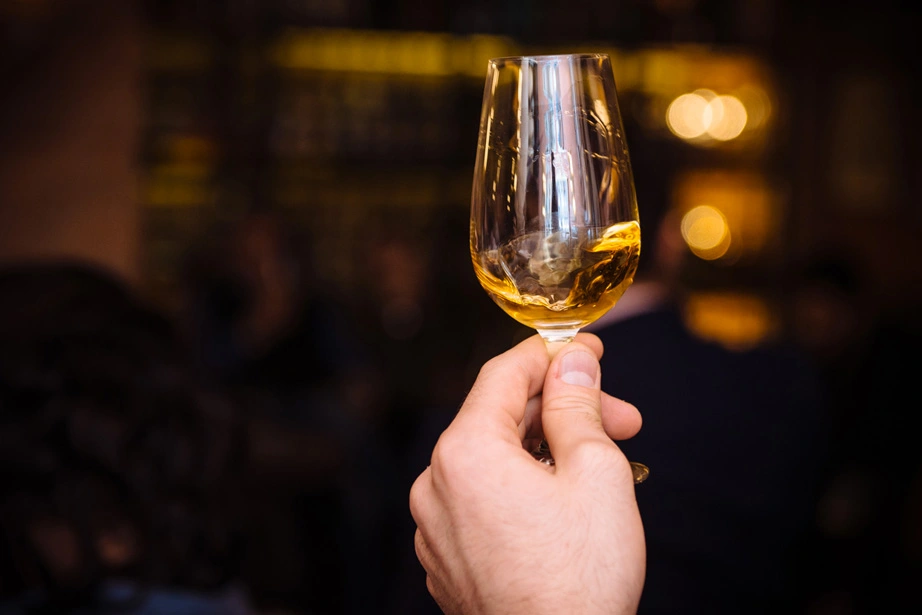 whiskey resort costa navarino tasting